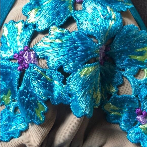 Beach Bunny Turquoise Tigerlily Bikini Top - Picture 5 of 6